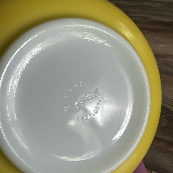 Vintage Pyrex Bright Yellow Glass Nesting Bowl #403 2.5 Quart 2 1/2 Qt - Picture 4 of 6